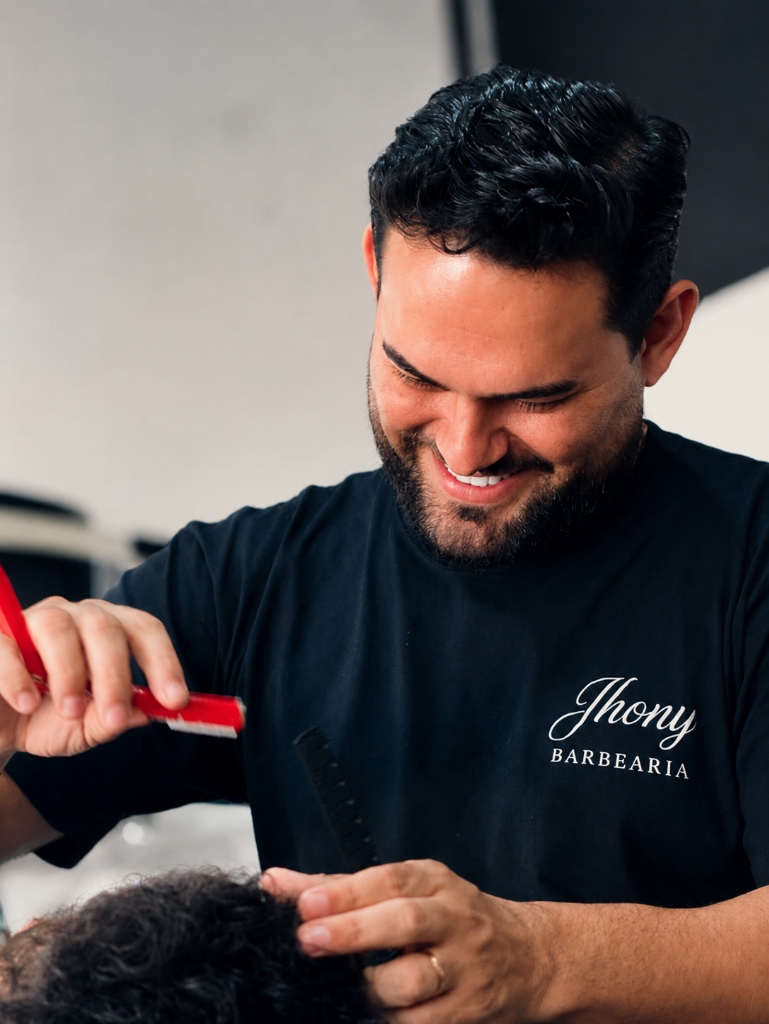Jhony Oliver em ação no corte